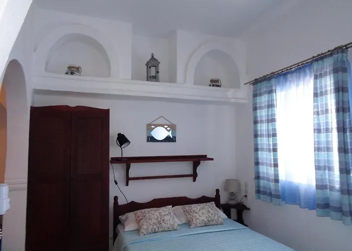 Ostria - Spilia * Síkinos